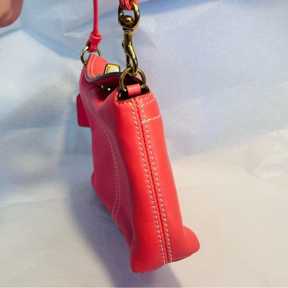 Excellent Condition Barbie Pink Coach Leather Wristlet with Toggle Closure - Picture 7 of 12
